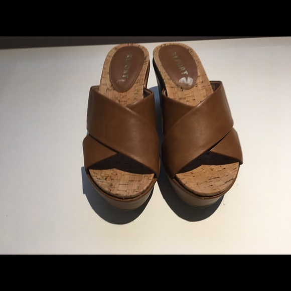 Tan wedge shoes, size 8 - Picture 2 of 4